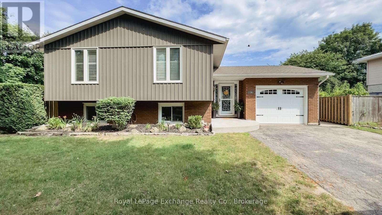 Property Photo: 29 Anne Marie Crescent ON N2Z 2N1