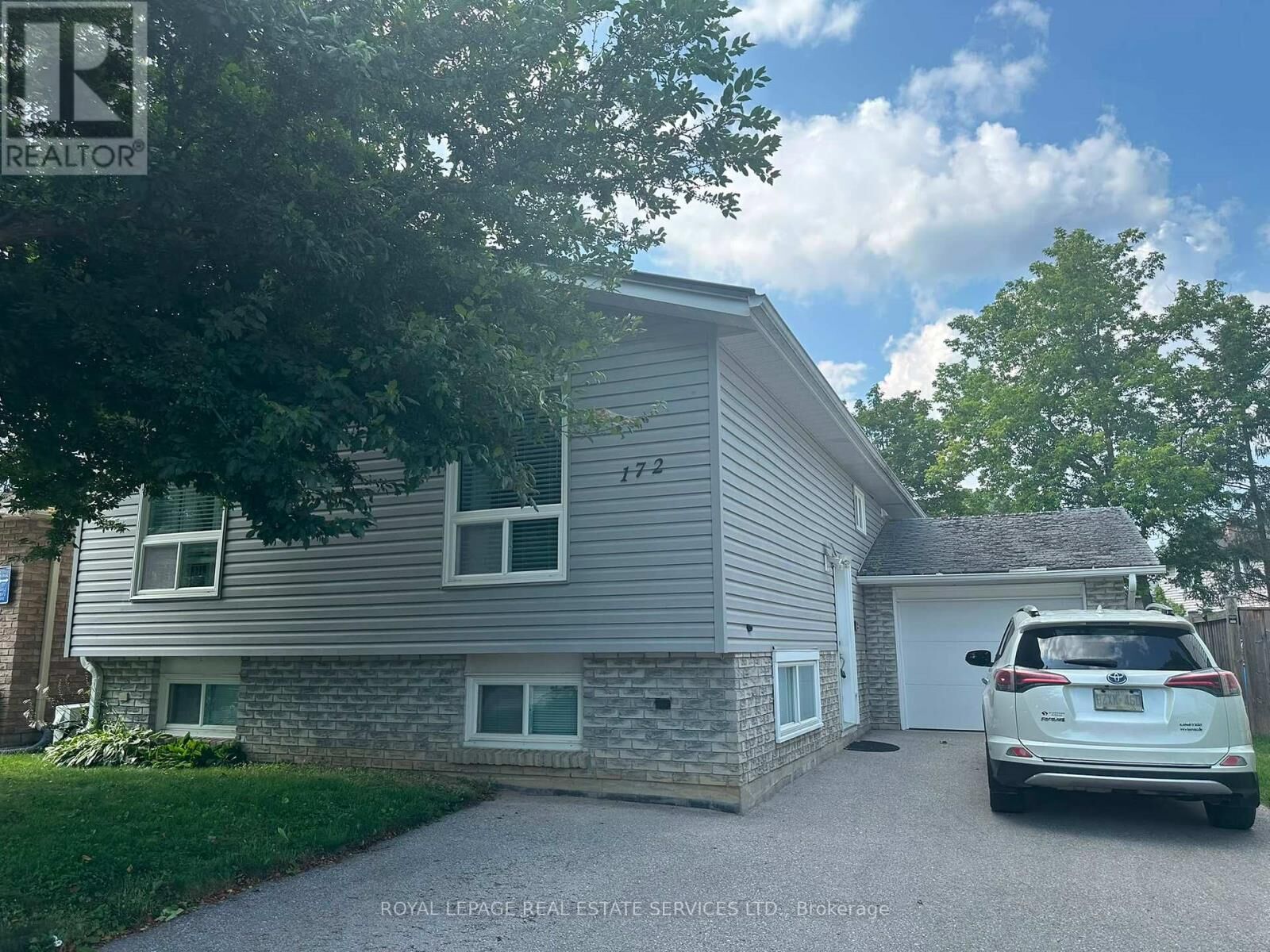 Property Photo: 172 Queen Street Upper ON L9R 1K2