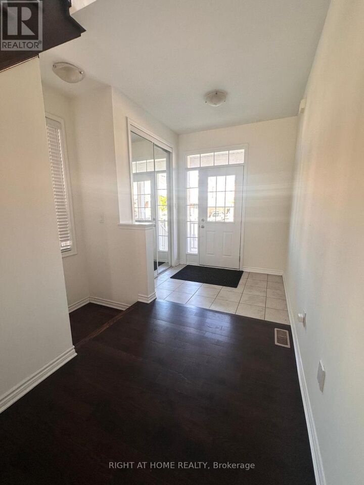 Property Photo: 516 Equestrian Way ON N3E 0B5