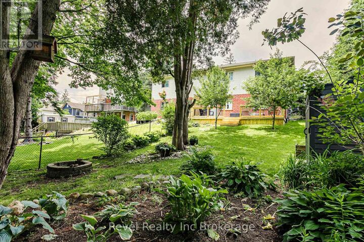 Property Photo:  234 Thames Street North  ON N5C 3E4 