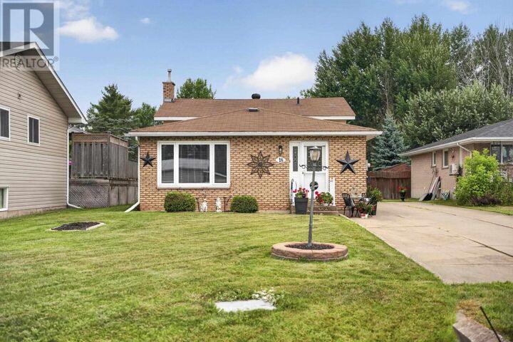 Property Photo: 18 Wright St ON P6C 6A5