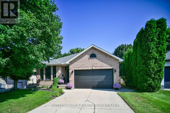 Property Photo:  95 Middlesex Drive  ON N7G 4G5 