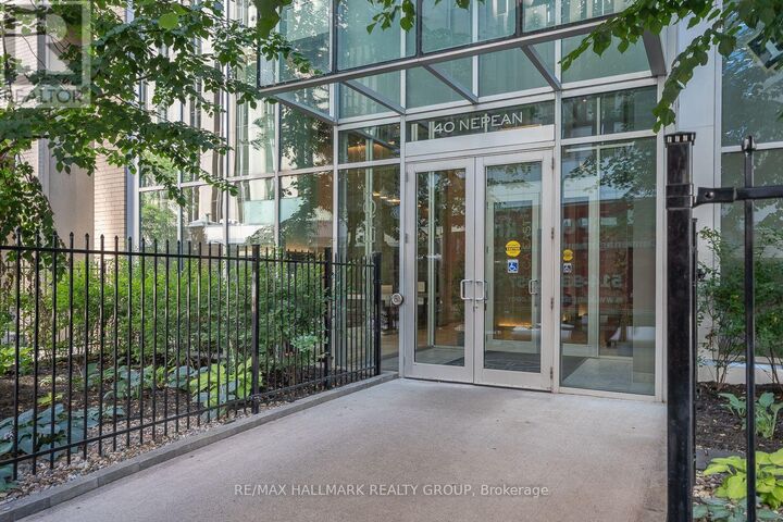 Property Photo: 40 Nepean Street 1204 ON K2P 0X5