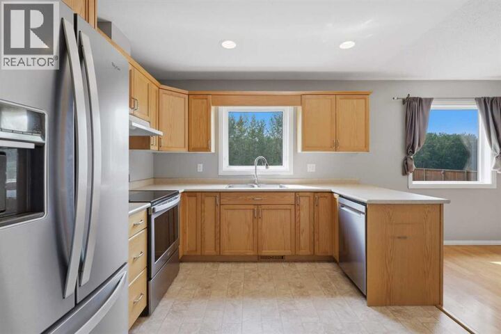 Property Photo: 521 Partridge Crescent AB T0B 0H0