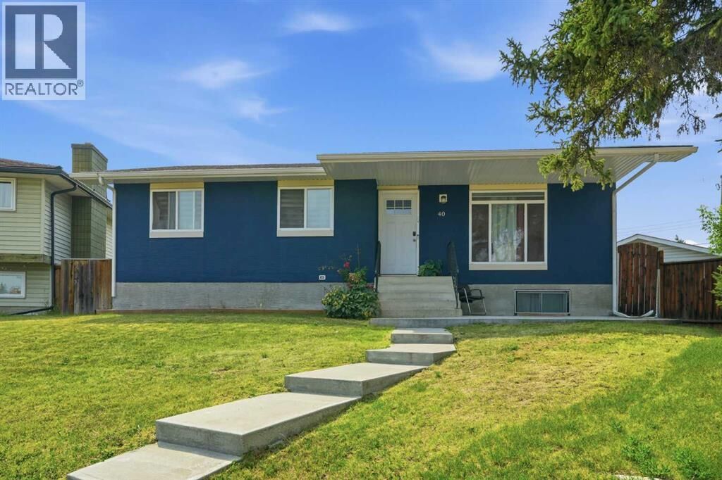 Property Photo: 40 Penworth Place Southeast AB T2A 4G4