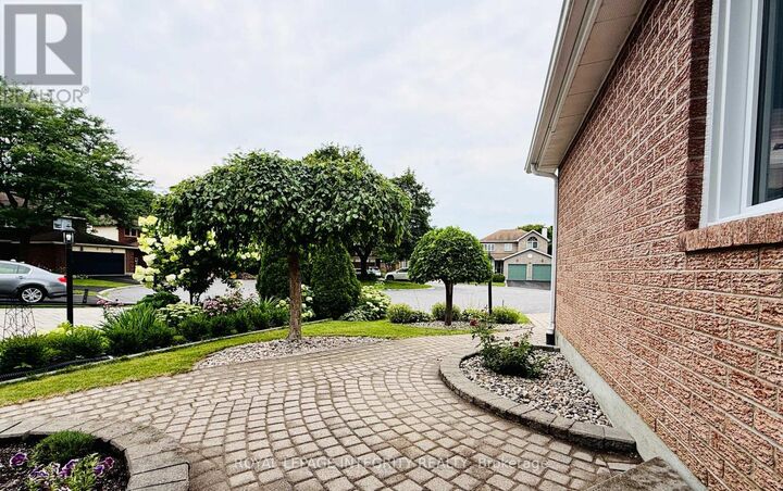 Property Photo:  4 Glenarden Court  ON K2G 5V9 