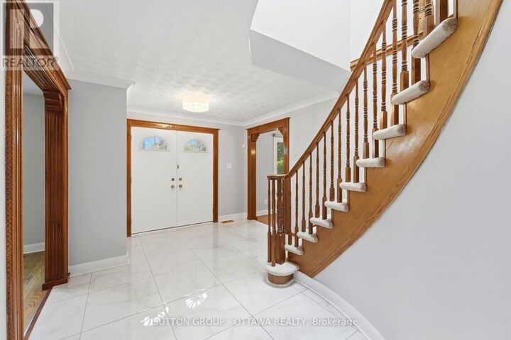 Property Photo: 29 Chesswood Court ON K2E 7E3