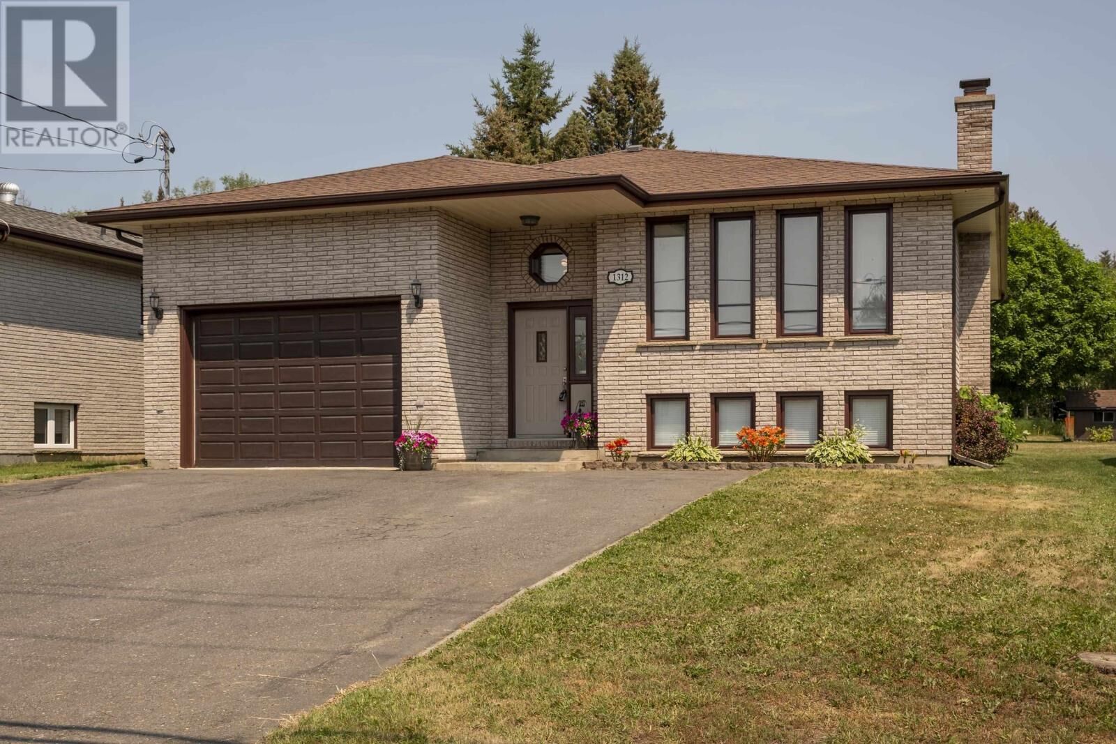 Property Photo: 1312 John Street Rd ON P7B 2A3