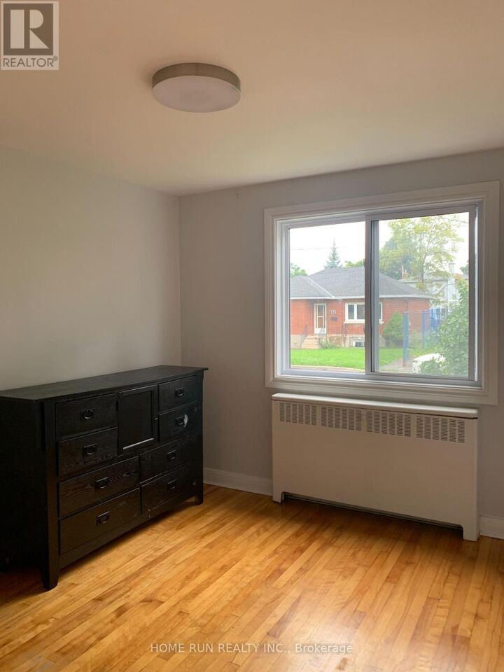Property Photo:  96 Ontario Street 2  ON K1K 1K9 