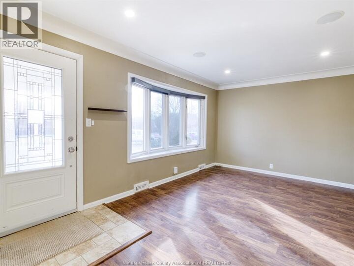 Property Photo:  3858 Hillcrest Boulevard  ON N9C 2E3 