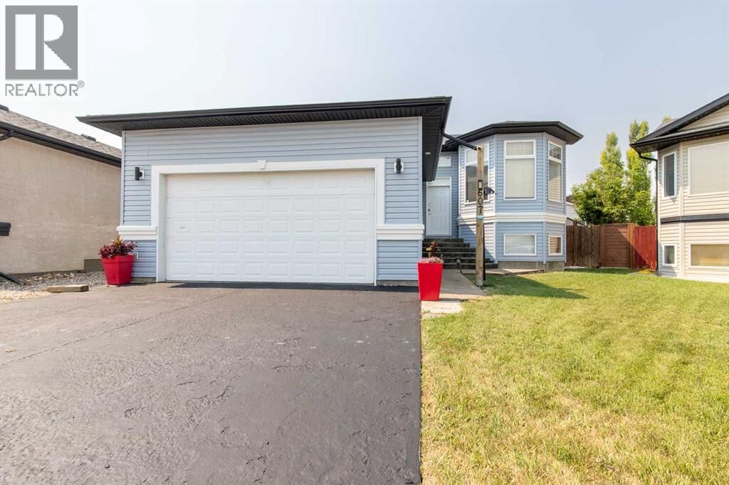 Property Photo: 607 52 Avenue Close AB T0L 0V0