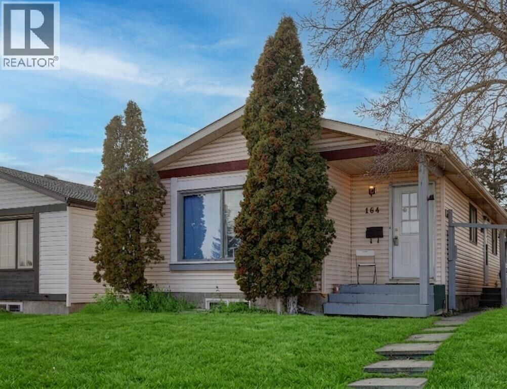 Property Photo: 164 Faldale Close Northeast AB T3J 1V9