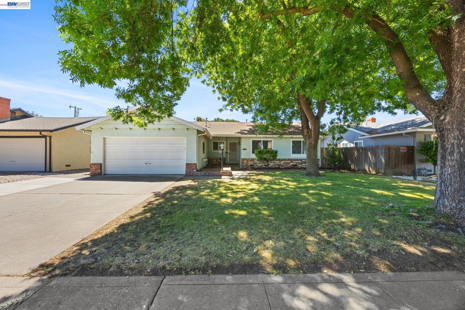 Property Photo: 316 E Canterbury Dr CA 95207