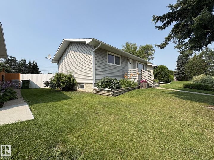 Property Photo: 10216 108 Avenue AB T7P 1J1