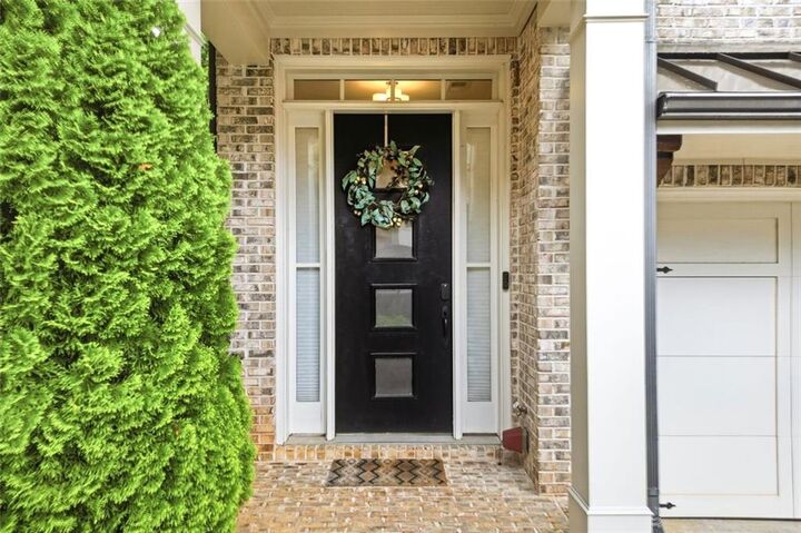 Property Photo:  826 Canterbury Overlook  GA 30324 