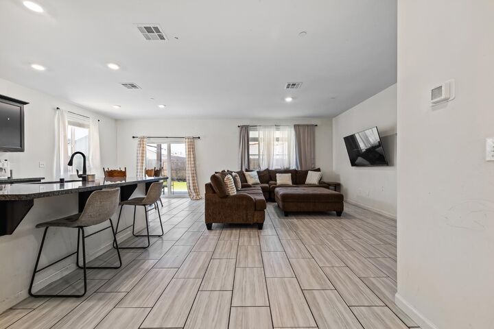 Property Photo:  3541 E Laura  CA 93292 