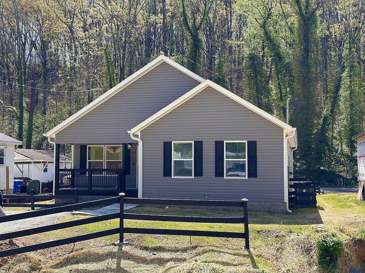 Property Photo: 918 Shallowford Road TN 37411