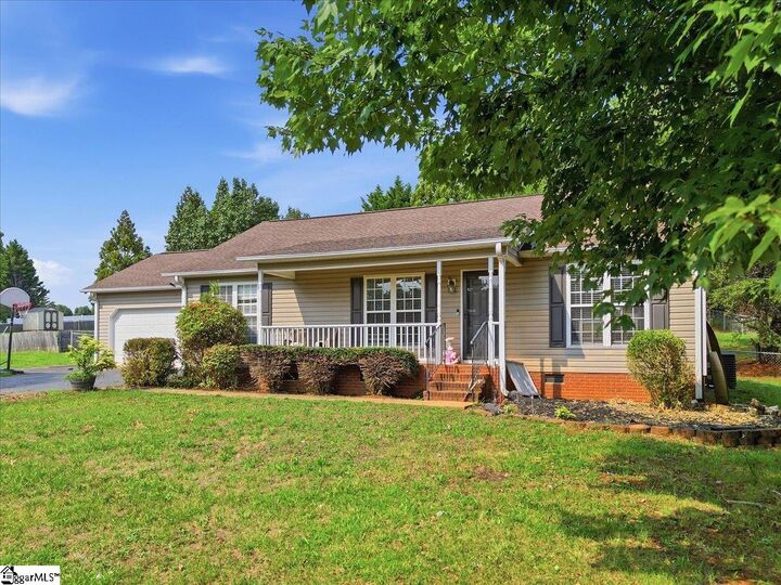 Property Photo: 113 Beaver Creek Drive SC 29323