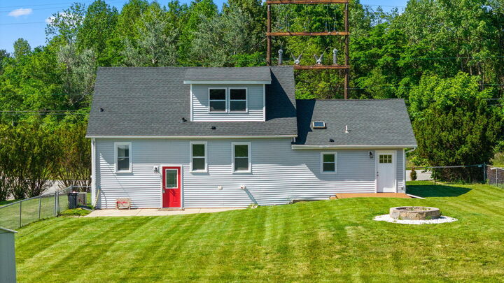 Property Photo: 799 N 400 IN 46383