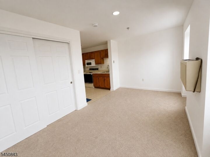 Property Photo:  2 E Washington Ave 4B  NJ 07882 