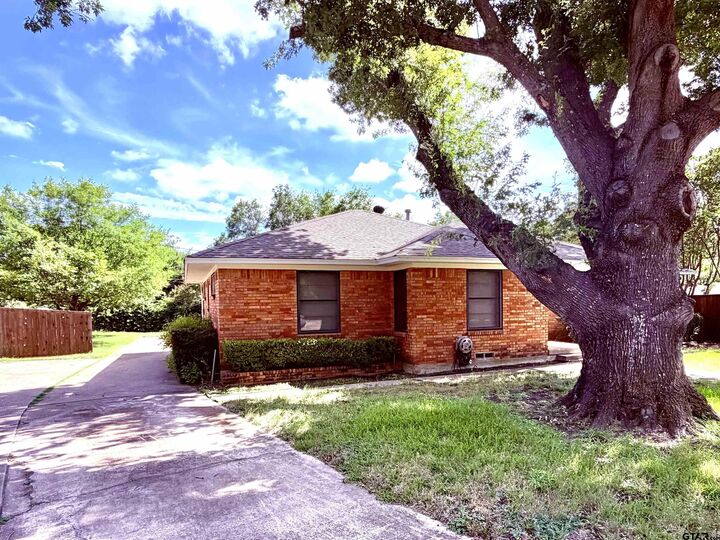 Property Photo: 2204 Newgate Dr TX 75040