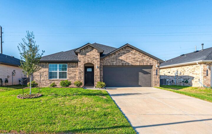 Property Photo: 3823 Pierce Place Lane TX 77494