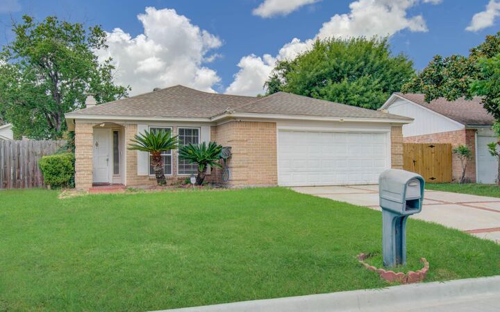 Property Photo:  10606 Beckfield Drive  TX 77099 