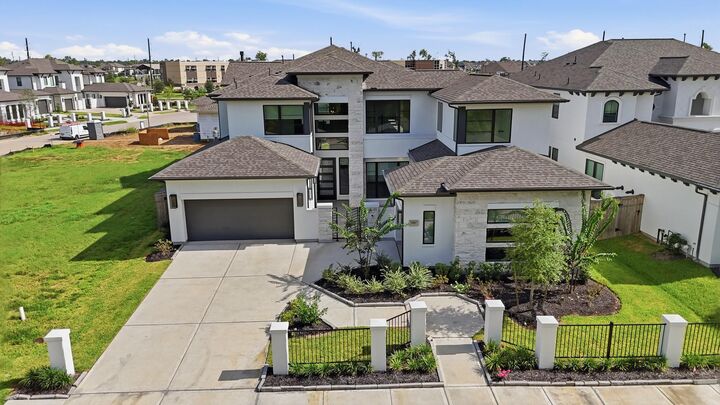 Property Photo:  10007 Regal Mist Drive  TX 77459 