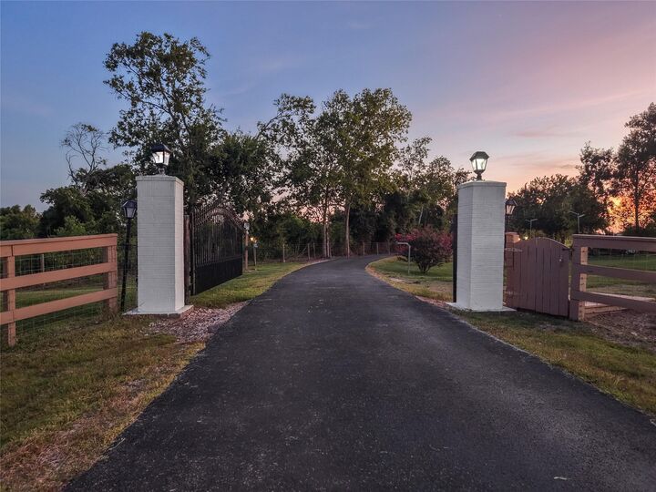 Property Photo: 616 County Road 44 TX 77515