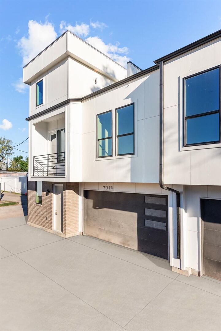 Property Photo: 2314 Barbee Street TX 77004