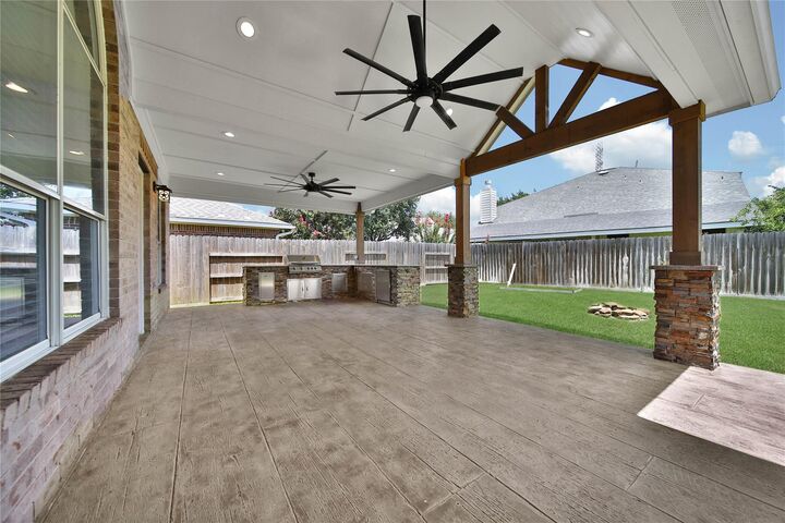 Property Photo: 19510 Country Breeze Court TX 77388