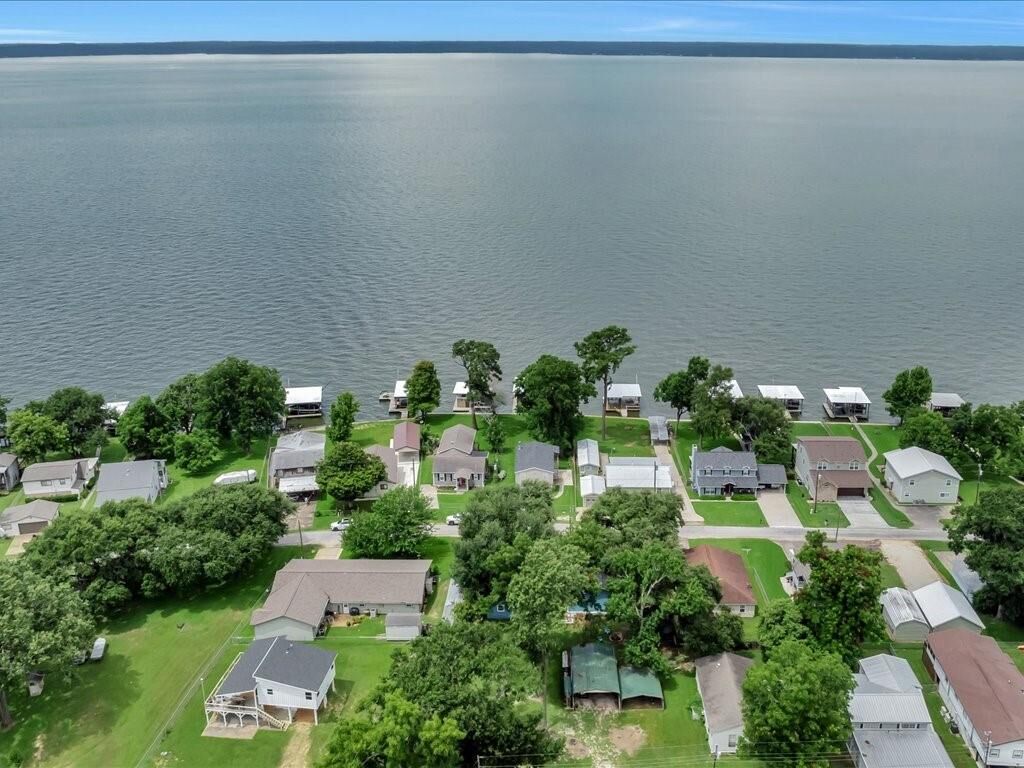 Property Photo:  683 Water View Drive  TX 77351 