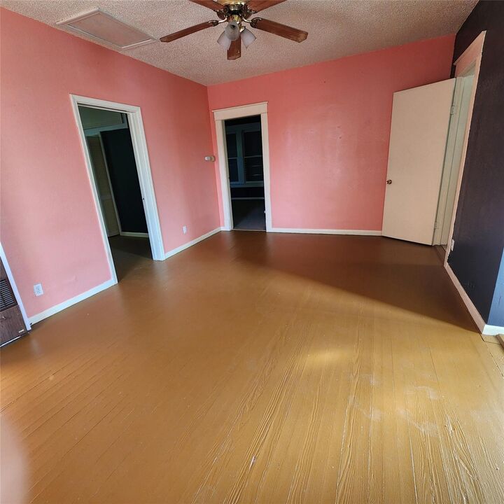 Property Photo:  4401 Avenue Q 1/2  TX 77550 
