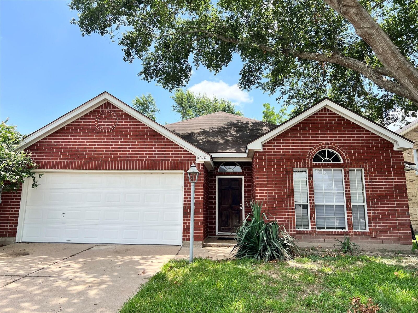 Property Photo: 6610 Chantalle Drive TX 77449