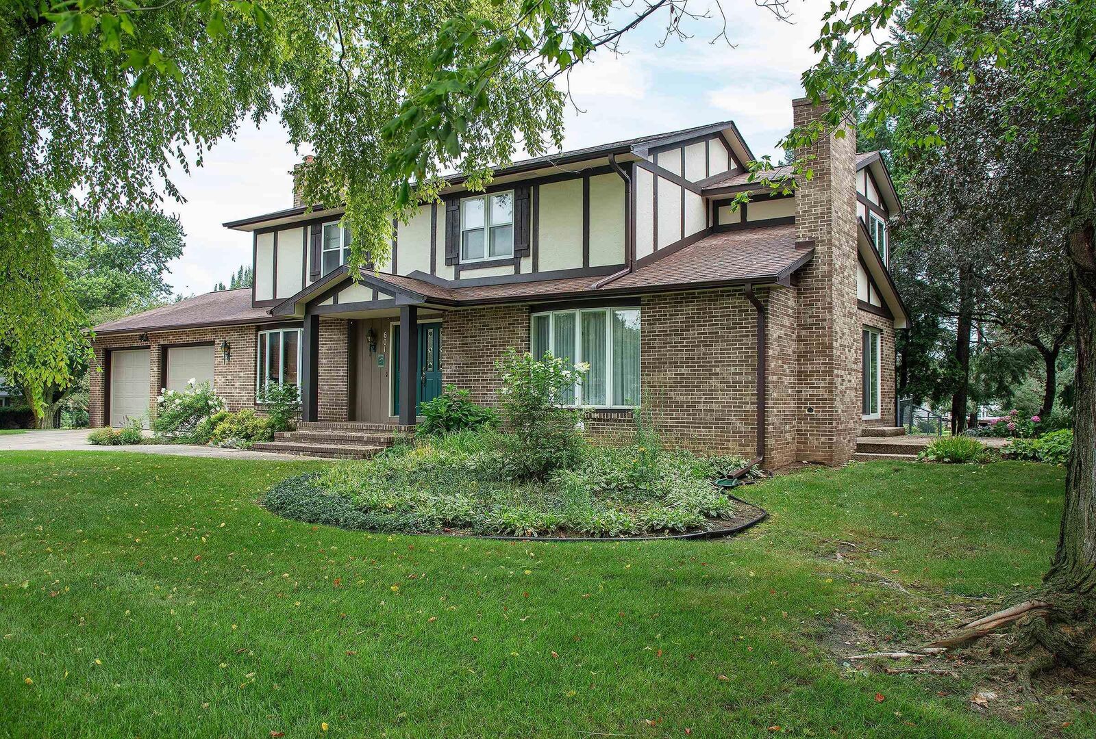 Property Photo:  601 Brown Lane  IA 50677 