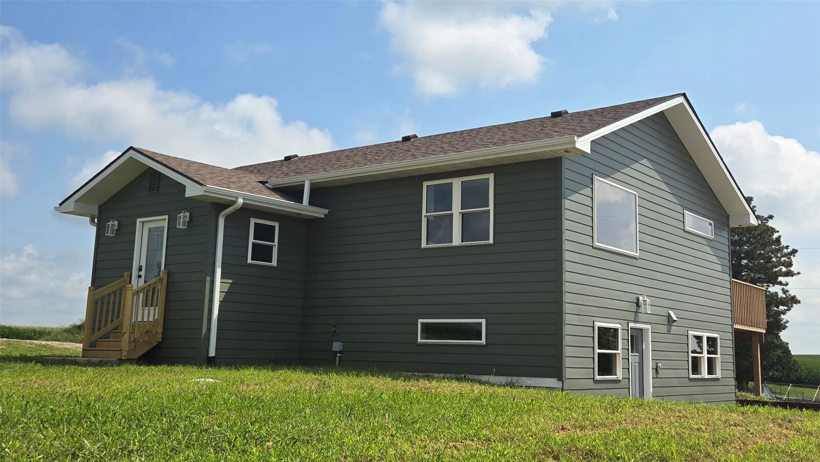 Property Photo: 6252 N 95th Avenue W IA 50028