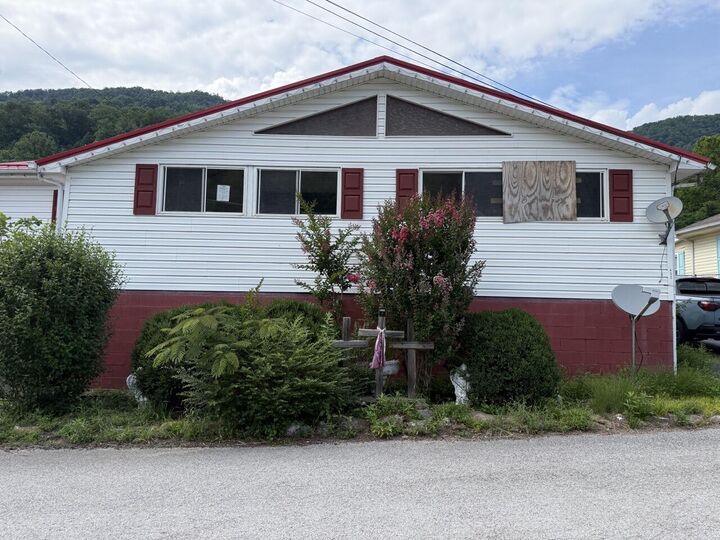 Property Photo:  432 First Street  KY 40855 
