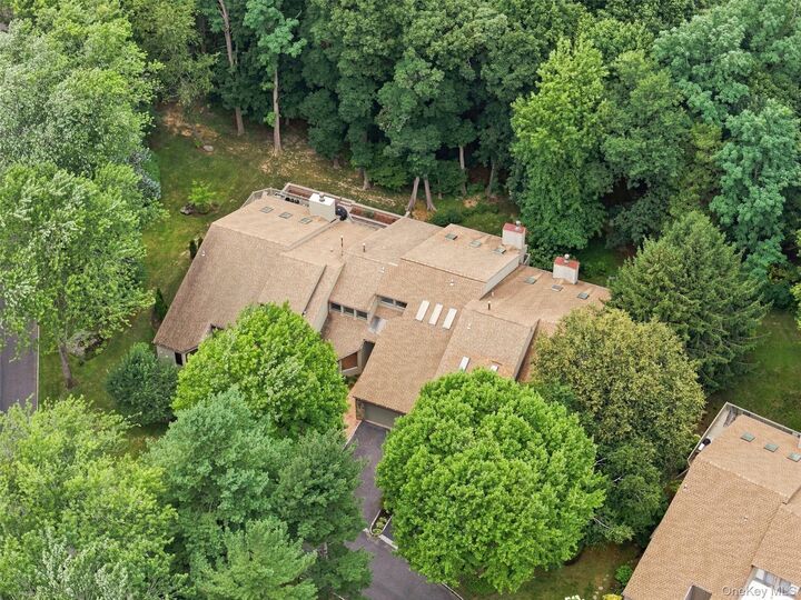 Property Photo:  3 Willada Lane  NY 11542 