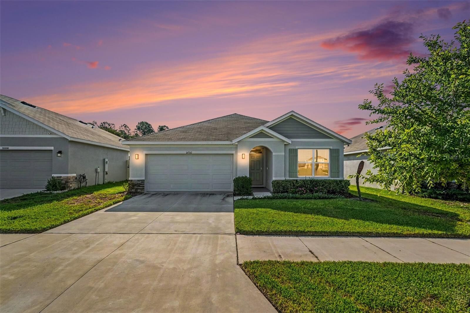 Property Photo: 10792 Quail Grove Way FL 33576