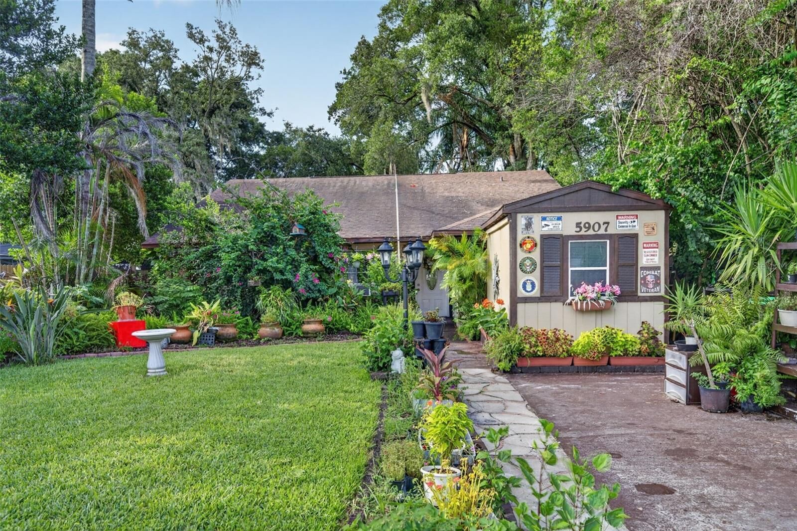 Property Photo:  5907 Uona Avenue  FL 32835 