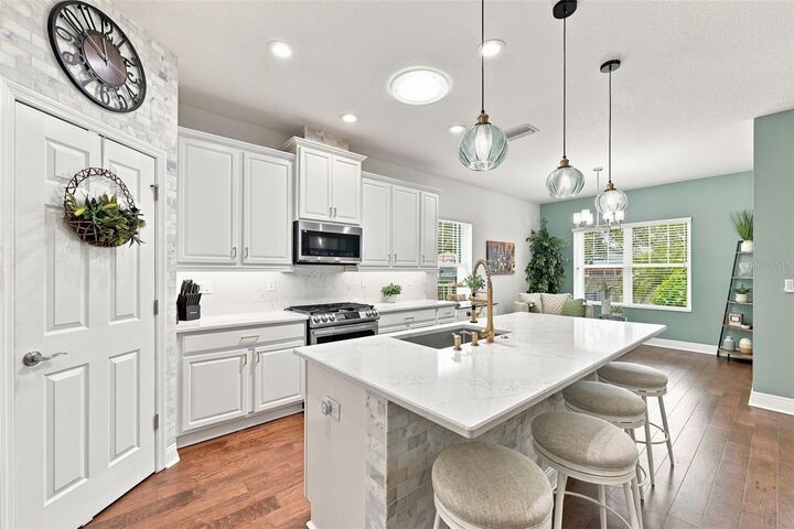 Property Photo:  6517 Nestall Court  FL 33572 