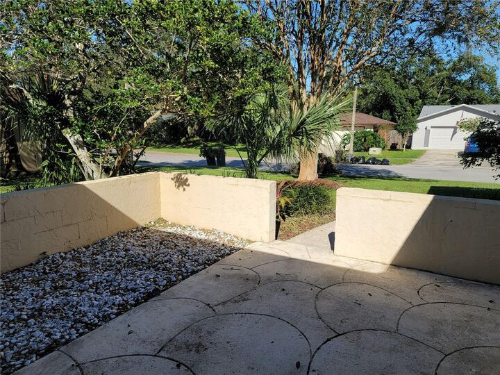 Property Photo: 622 Green Meadow Avenue FL 32751