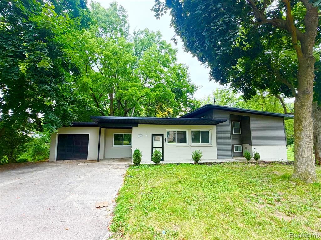 Property Photo:  2920 Valley Drive  MI 48103 