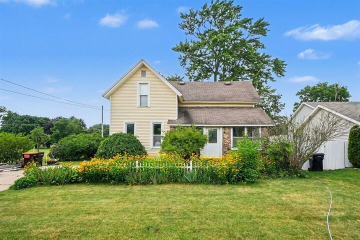 Property Photo:  4071 Ivanrest Avenue  MI 49418-2563 