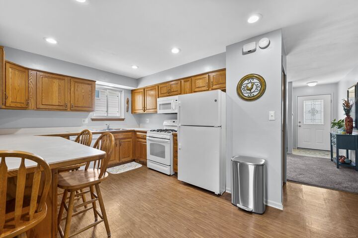 Property Photo:  8607 Leslie Street  MI 48314 