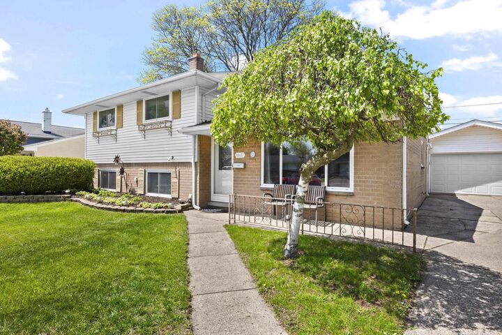 Property Photo: 8607 Leslie Street MI 48314