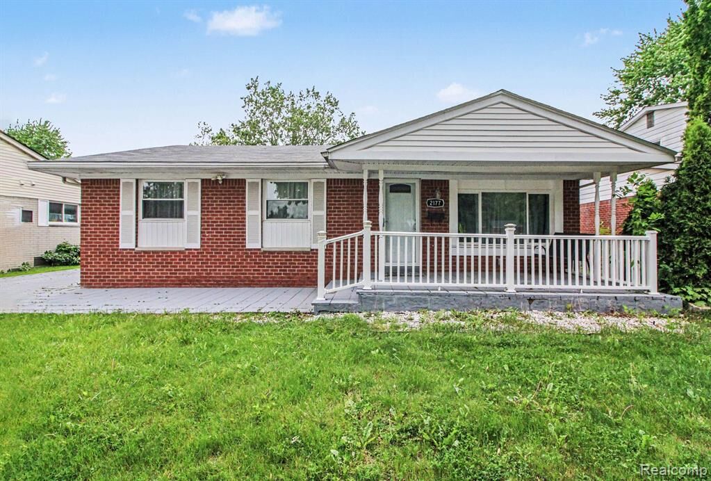 Property Photo:  2177 Alexander Drive  MI 48083 2671 