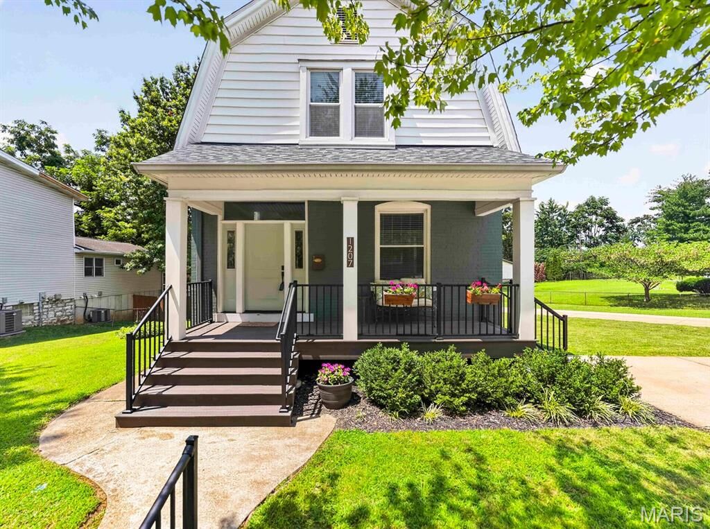 Property Photo: 1207 Sunset Avenue MO 63117
