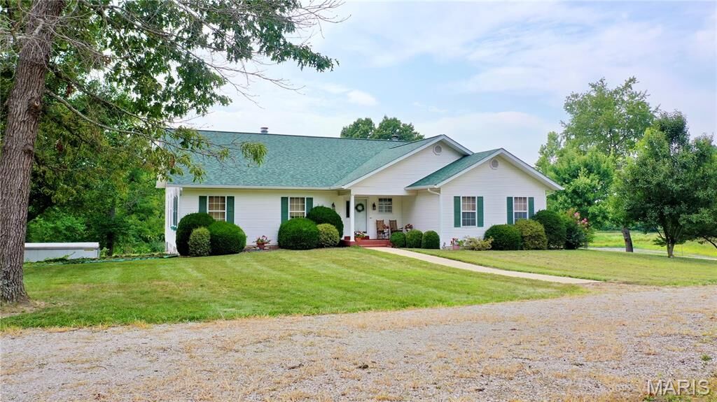 Property Photo:  1 N Dilworth Lane  MO 65560 