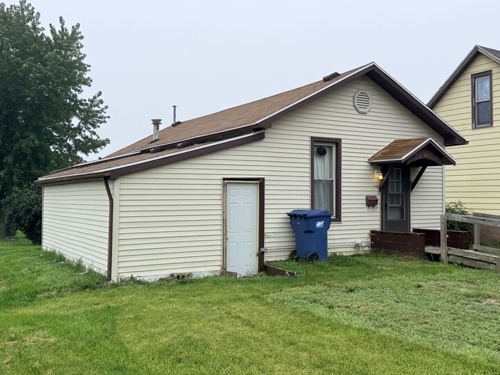 Property Photo: 211 N 3rd Street IL 60942